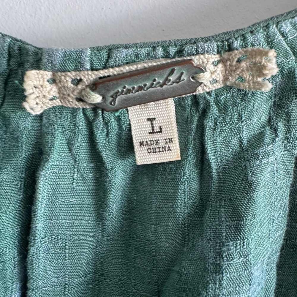 gimmicks by BKE Green V-Neck Button-Front Blouse - Picture 4 of 5